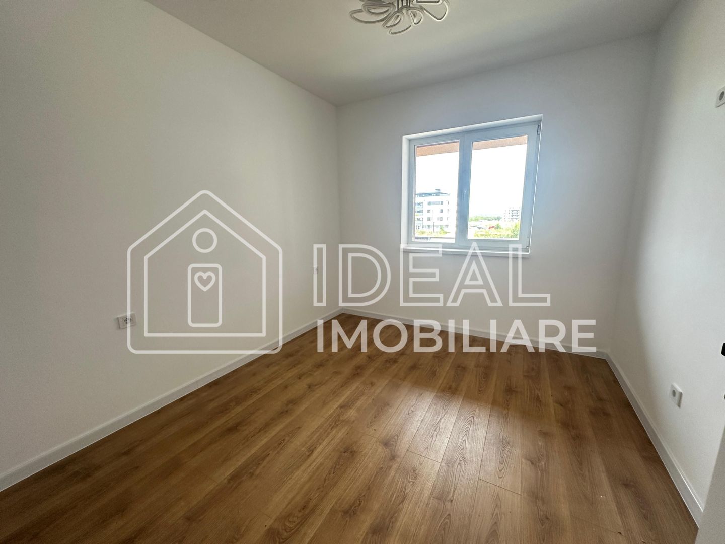 🏡 Apartament 3 camere și balcon- LA CHEIE, zona Calea Surii Mici - Poză 12