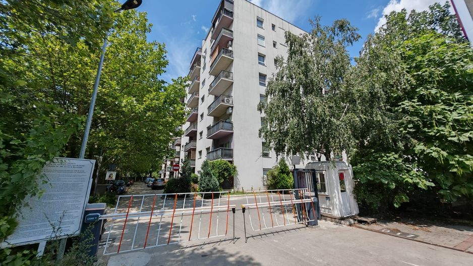 Metrou Pacii, Ten Blocks, 2 camere, 70mp, 4/10, decomandat, mobilat, loc parcare - Poză 12