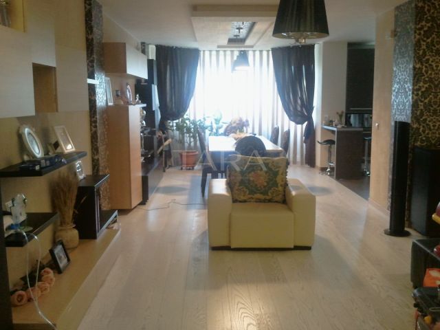 Apartament cu 4 camere de vânzare în zona Europa - Poză 2