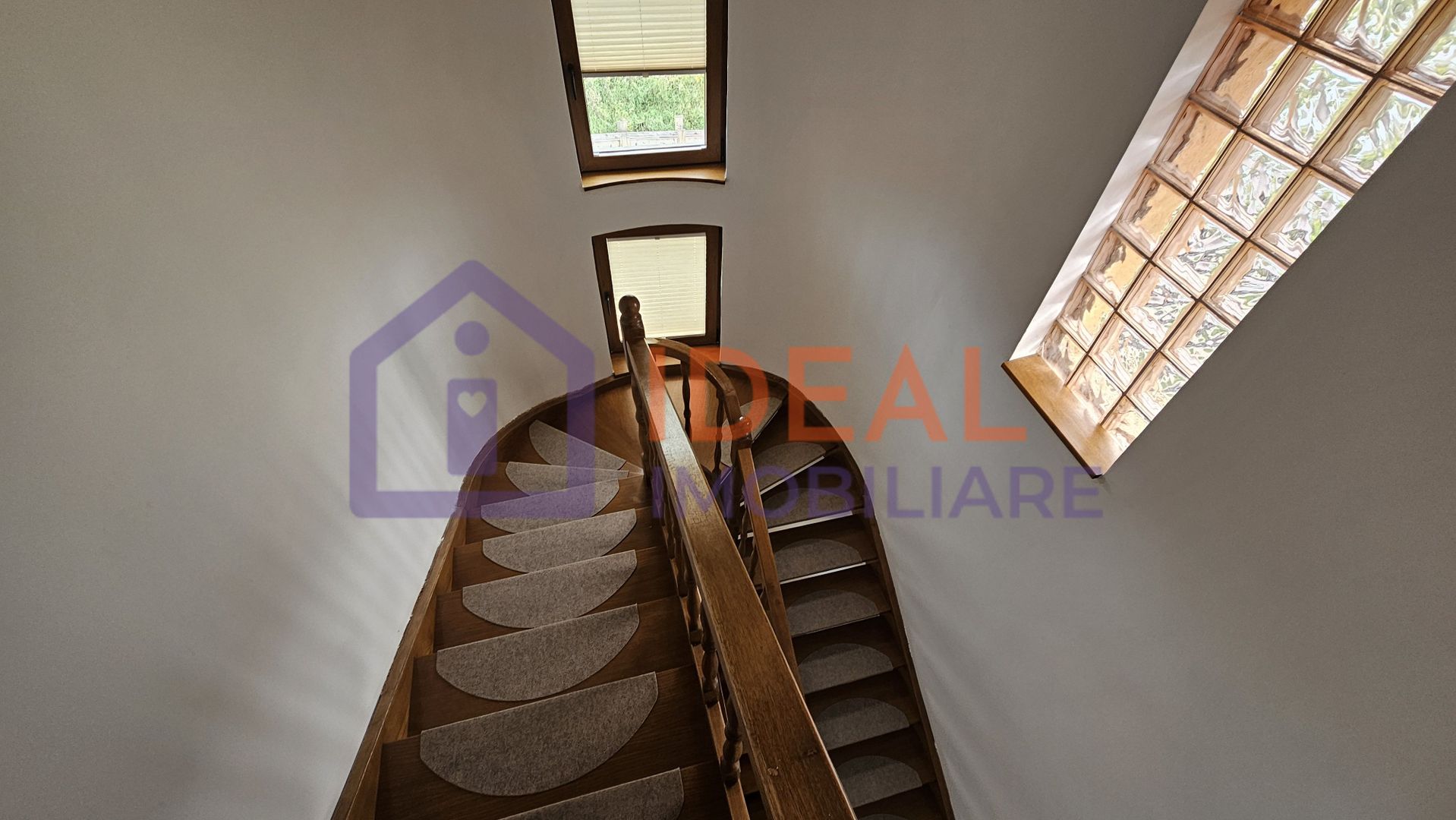 Casă deosebită, cu 5 camere, cu teren de 1132 mp – Cisnădioara - Poză 23