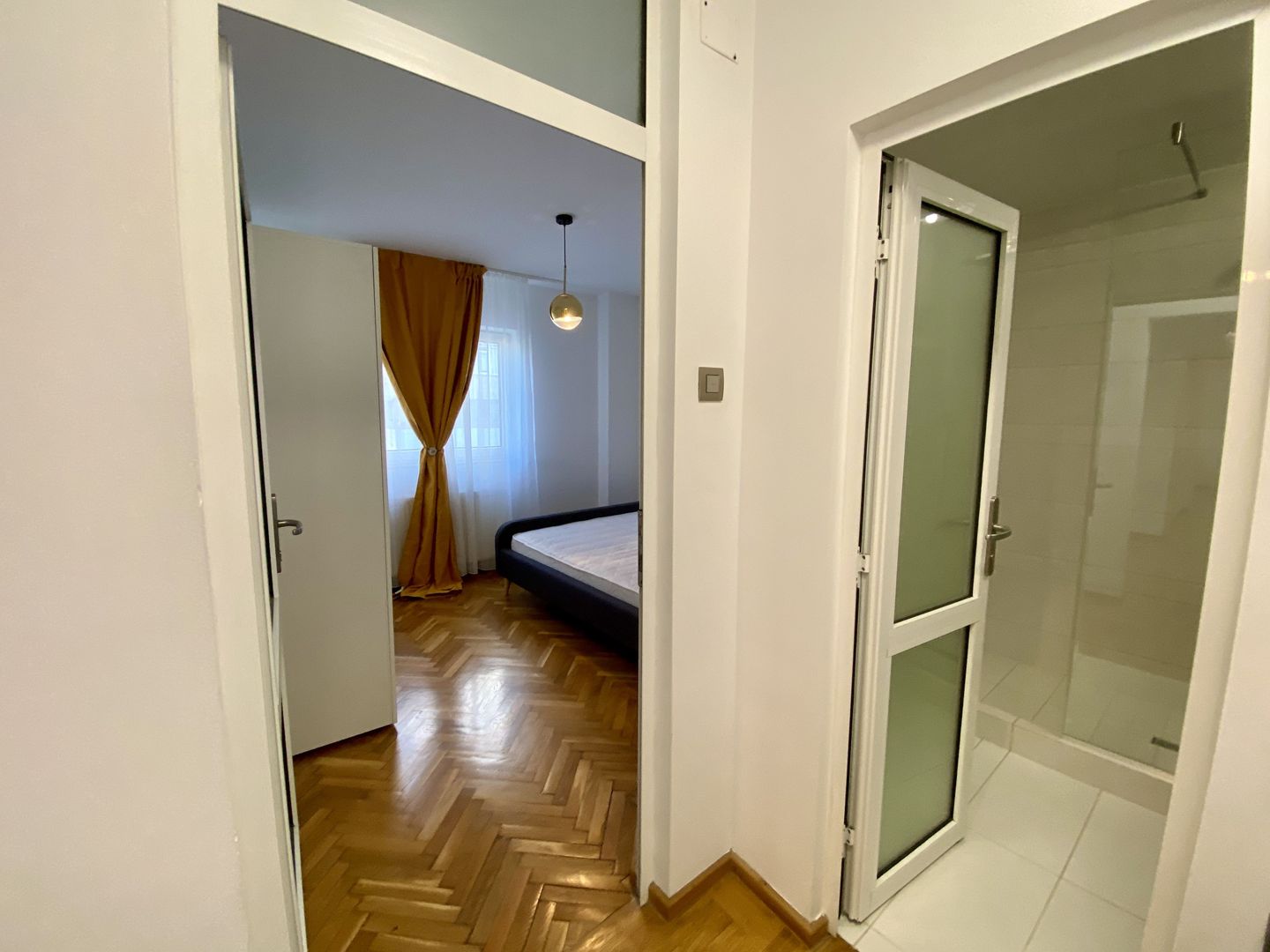 Apartament cu 3 camere in Centrul Civic - Poză 17