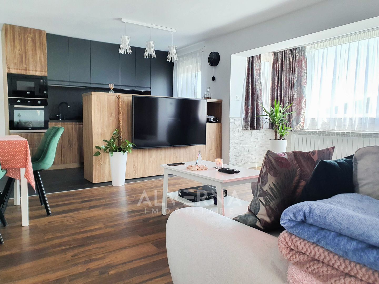 Apartament 3 camere,  bloc nou, 64 mp, mobilat, utilat, zona VIVO - Poză 5