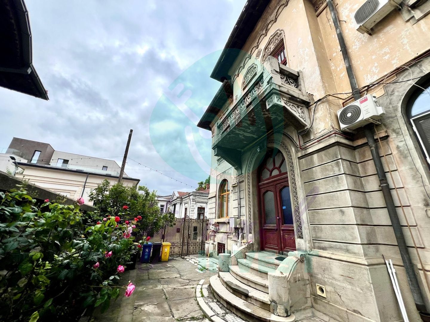 Apartament în vilă interbelică Unirii – Carol | | Curte | Ideal cabinet/birou - Poză 1