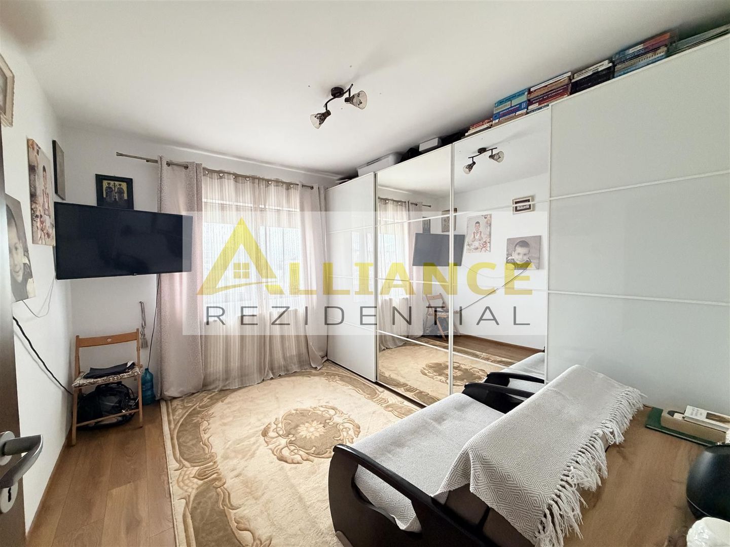 Vila individuala || mobilata complet || aces facil STB - Poză 13