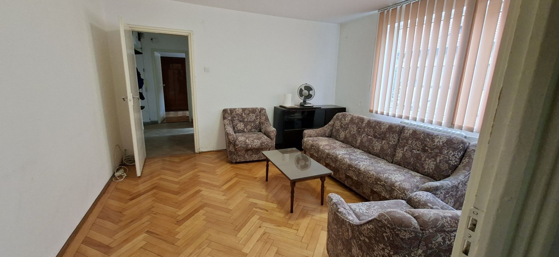 Apartament cu 3 camere - Centru - Poză 2