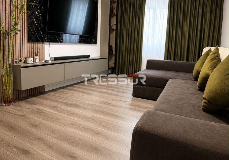 Apartament 3 camere, renovat / mobilat, Poarta 6, Faleza Sud - Poză 1