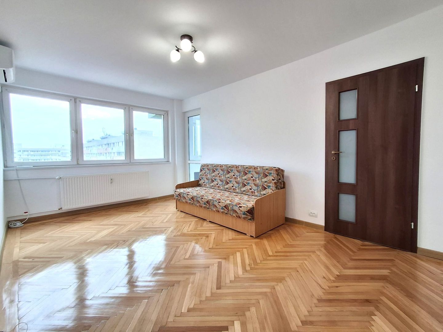 Apartament 2 camere renovat la 2 minute de metrou - Poză 1