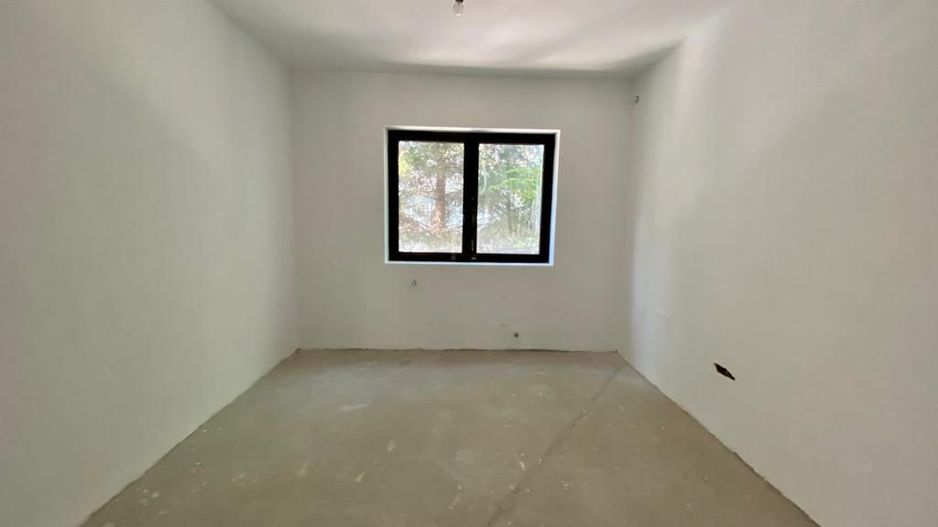 Refugiu Urban cu Eleganță Clasică – Vilă Renovată în Inima Primăverii - Poză 10