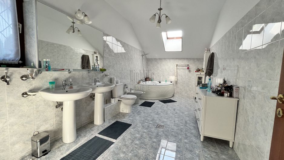 VILA 7 CAMERE, MOBILATA IN PIPERA DISPONIBILA IMEDIAT - Poză 15