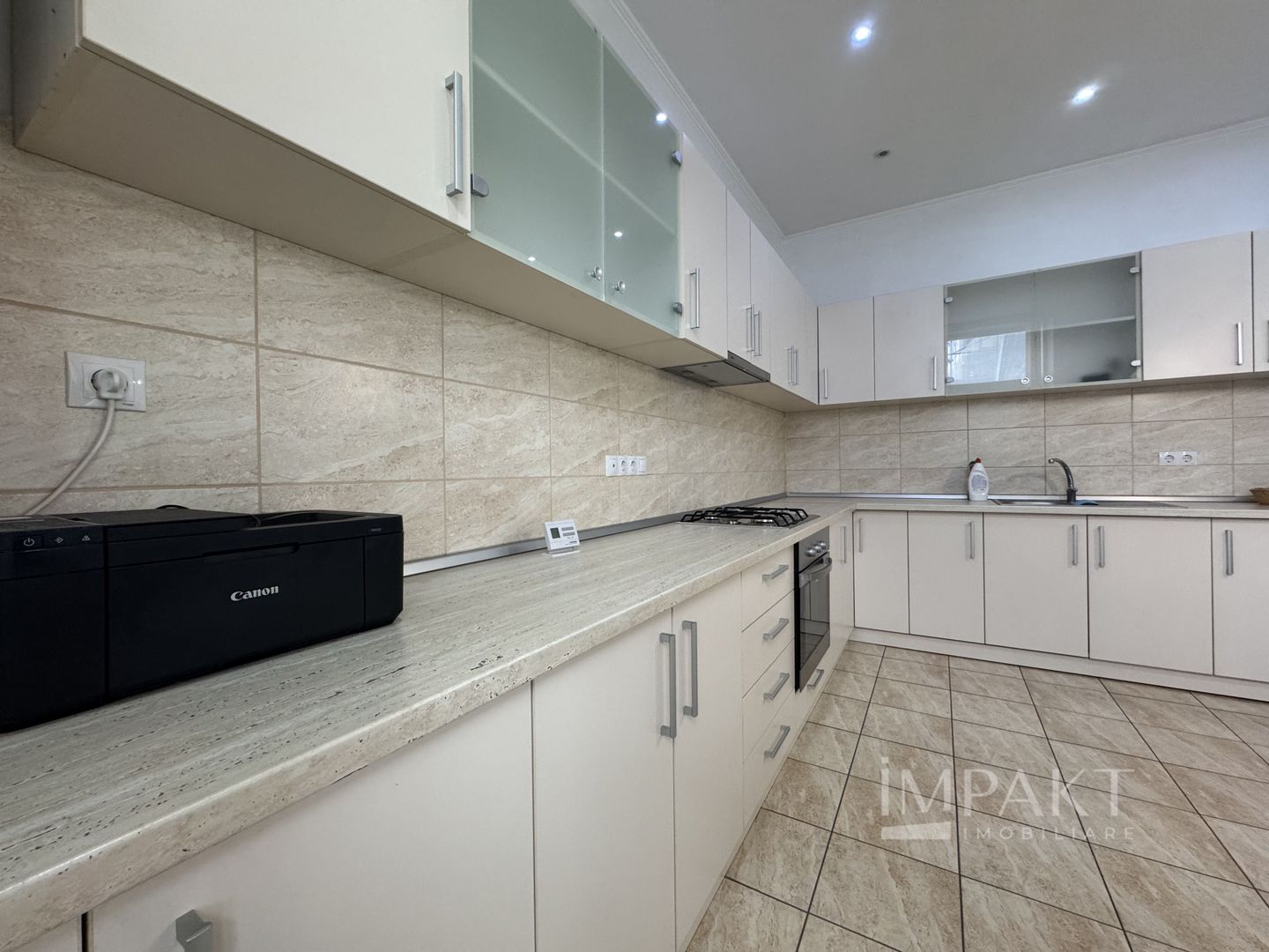 Apartament 75mp central de vânzare cu 2 camere sau spațiu birouri - Poză 1