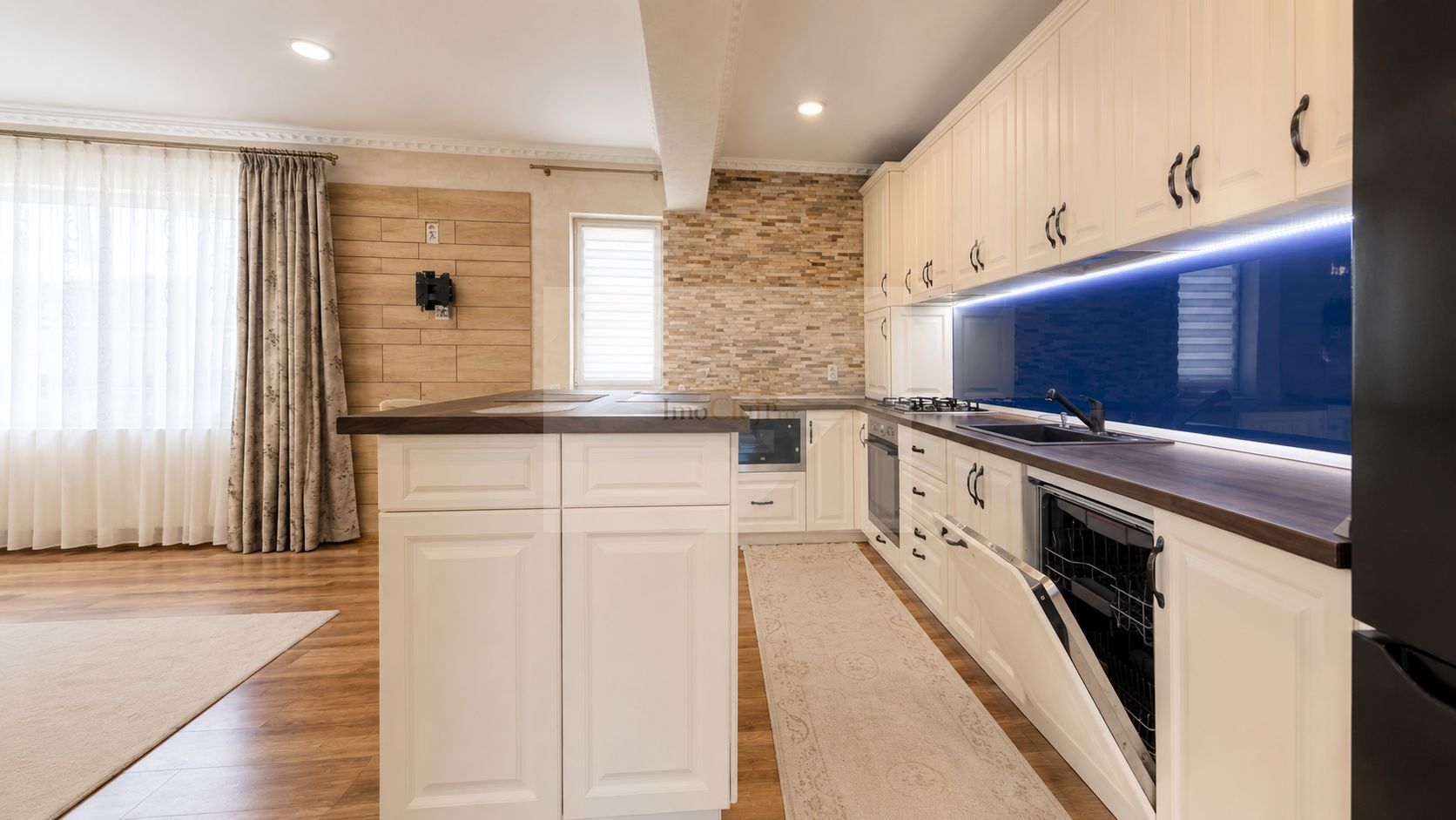 Vânzare  apartament de familie cu 4 camere,pod amenajat-2 parcări-Iris - Poză 2