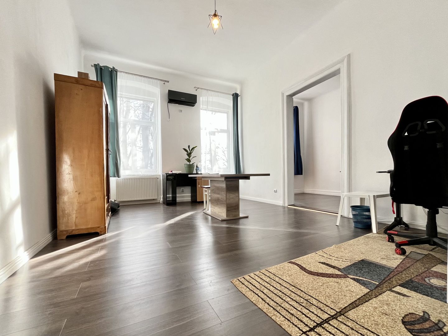 Un apartament care îți oferă orașul la un pas și vedere la Bega - Poză 1