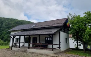 Complex turistic și proprietate deosebită de vânzare în Valea Dobârlău - Poză 23