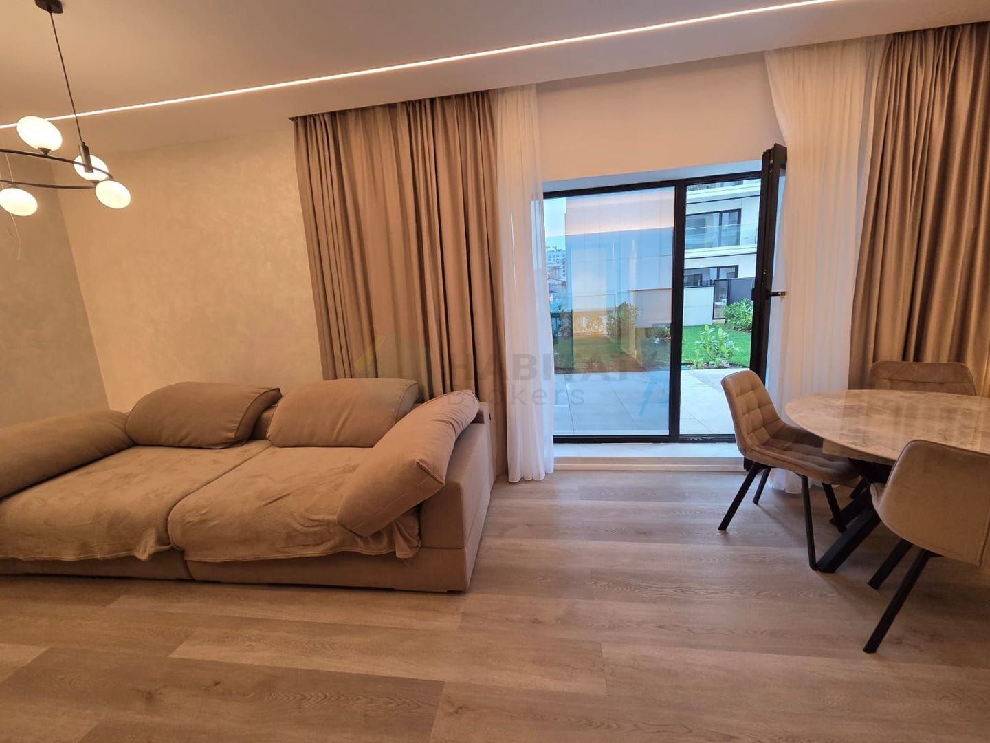 Apartament spectaculos cu grădină privată de 152 mp – disponibil spre închiriere - Poză 34