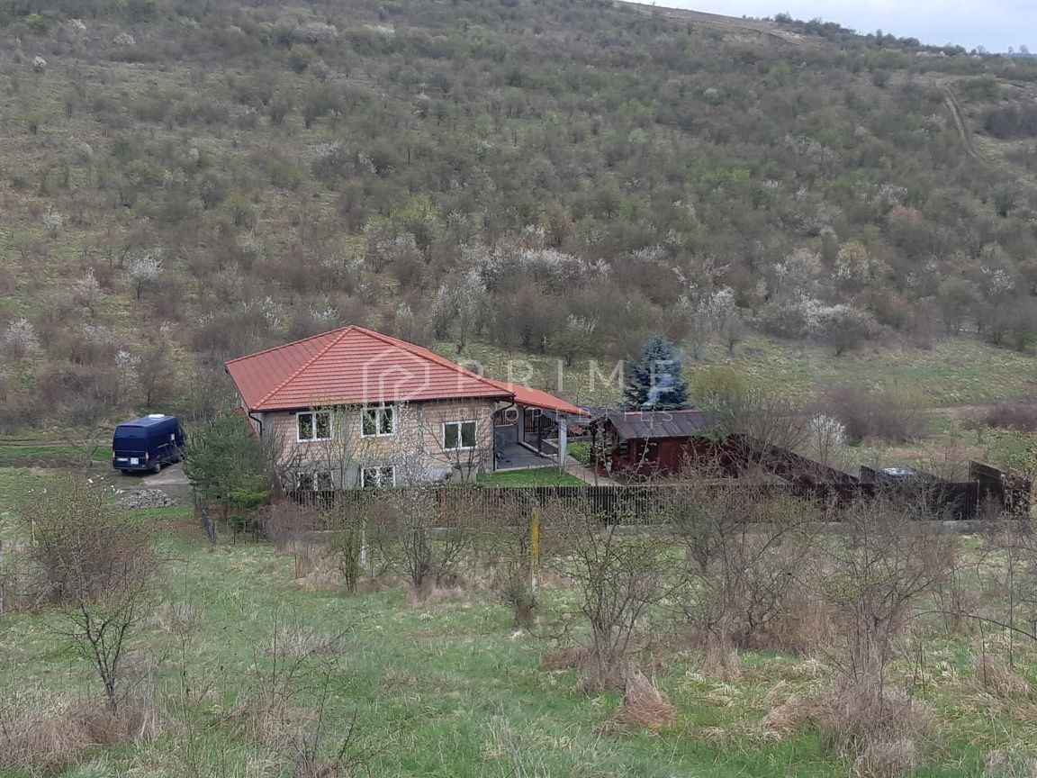 Casa la rosu de vânzare sau schimb cu apartament în Tg Mureș - Poză 2