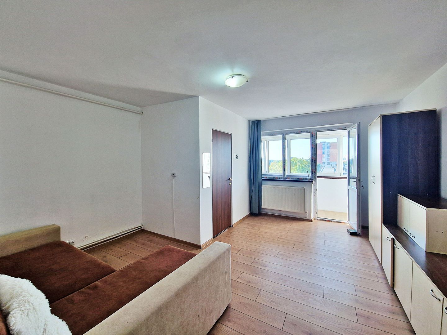 AZURA Imobiliare - Garsonieră Mobilată de Închiriat Pitești Craiovei - Poză 3