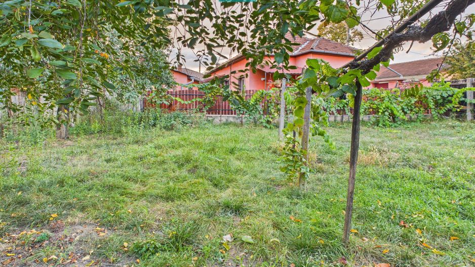 Casă cu 8 camere de renovat în Pârneava - Poză 14