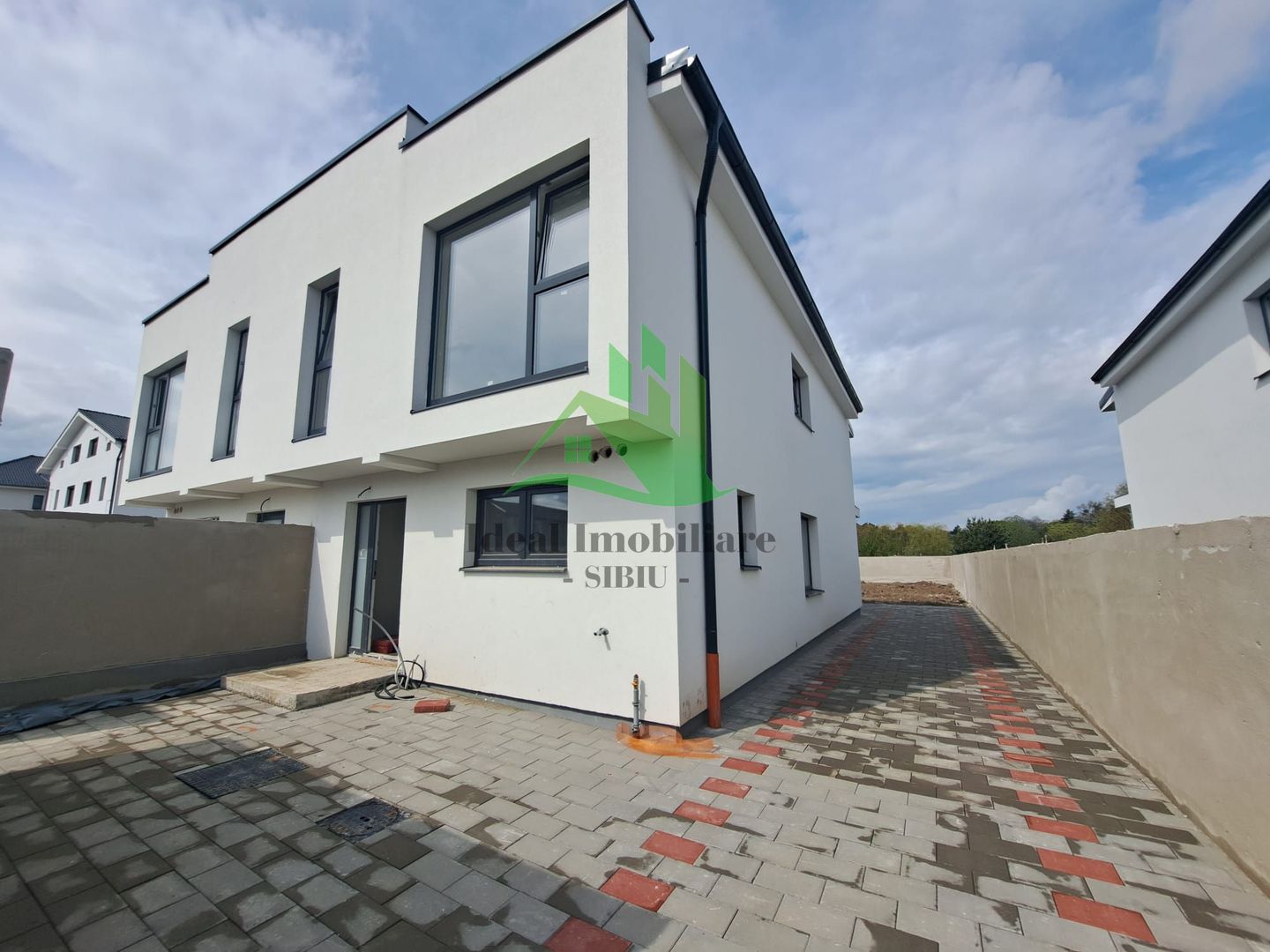 Duplex Modern cu 4 camere si 400 de mpde curte, zona Lidl - Poză 2