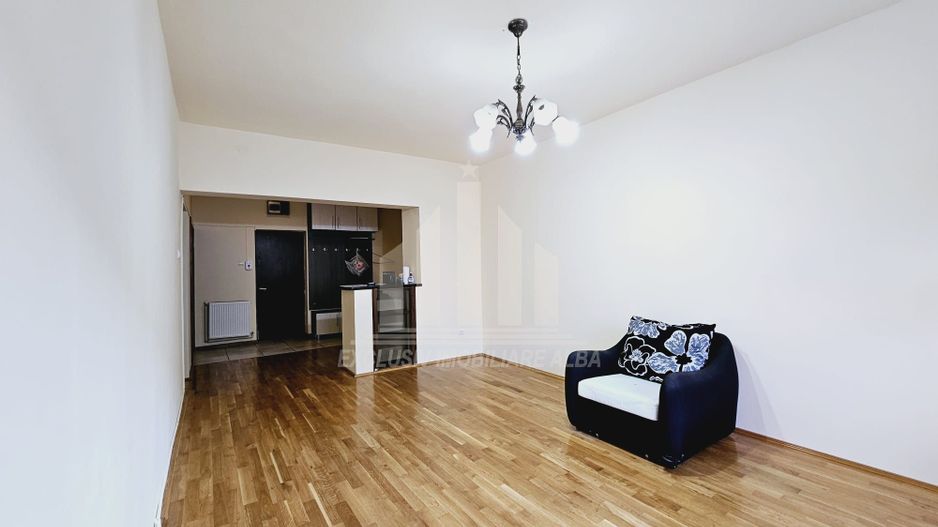 Apartament cu 3 camere decomandate, Cetate - Poză 4