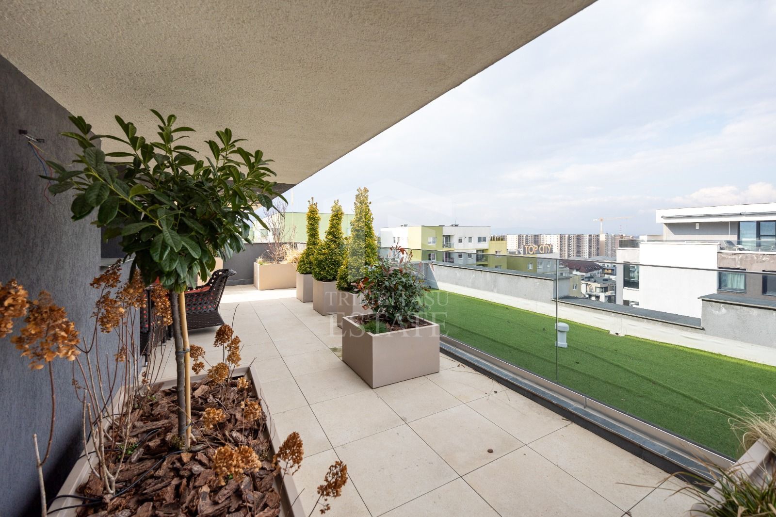 Coresi-Penthouse 3 camere +loc de parcare subteran 203mp - Poză 28