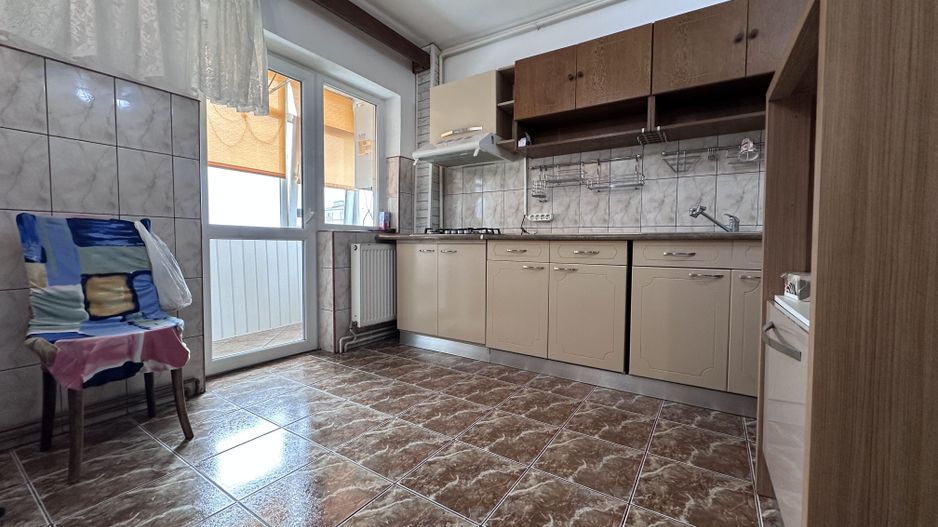 Vanzare apartament cu 4 camere luminos, vedere deschisă-Targoviste-M5 - Poză 9