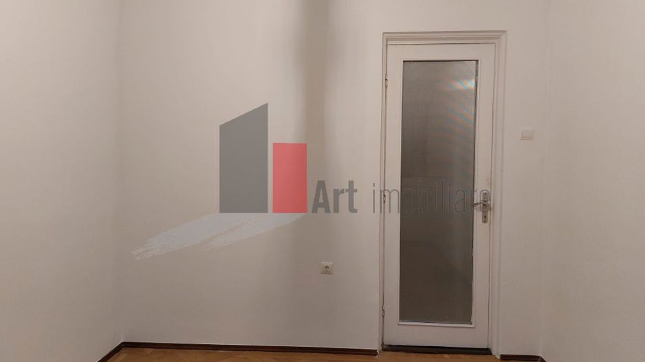 Apartamentul "REHEGUA" , P-ta Rosetti, bloc stradal, renovat complet - Poză 3