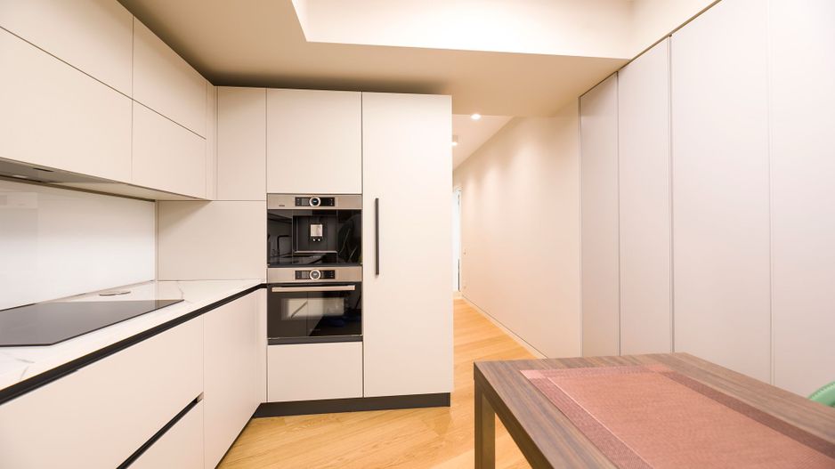 Apartament deosebit 4 camere complet mobilat si loc de parcare inclus - Poză 7