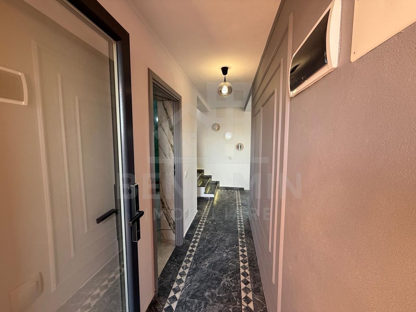 Casa Moderna-Lux-La cheie-Mobilata-Utilata-Model deosebit-Libera - Poză 10