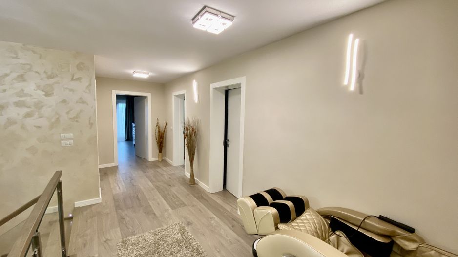 Vila pretabila pentru doua familii - Poză 18