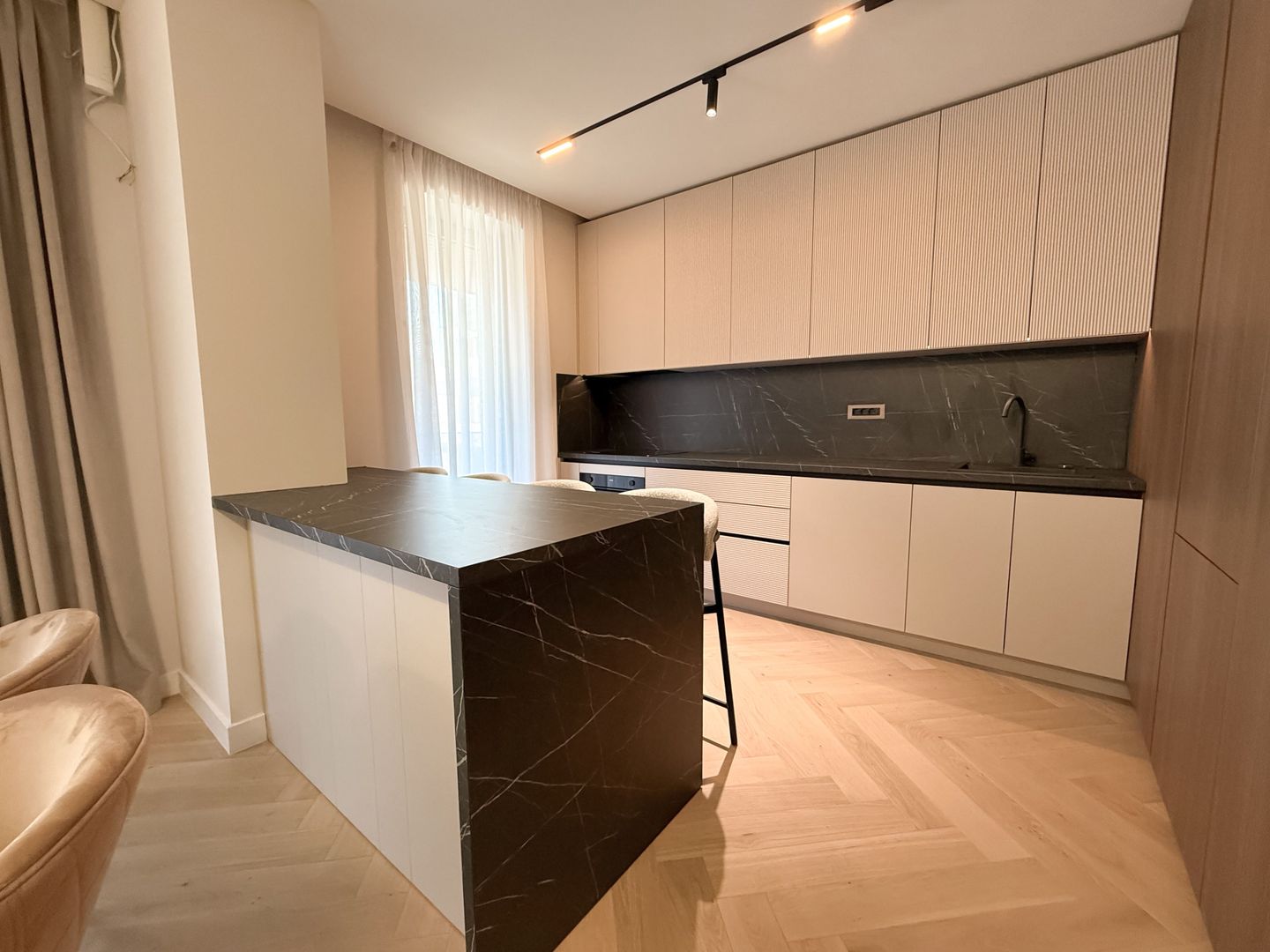 Luxury 3-Bedroom Apartment for Rent | Iancu Nicolae | Pool | 2 parking - Poză 2