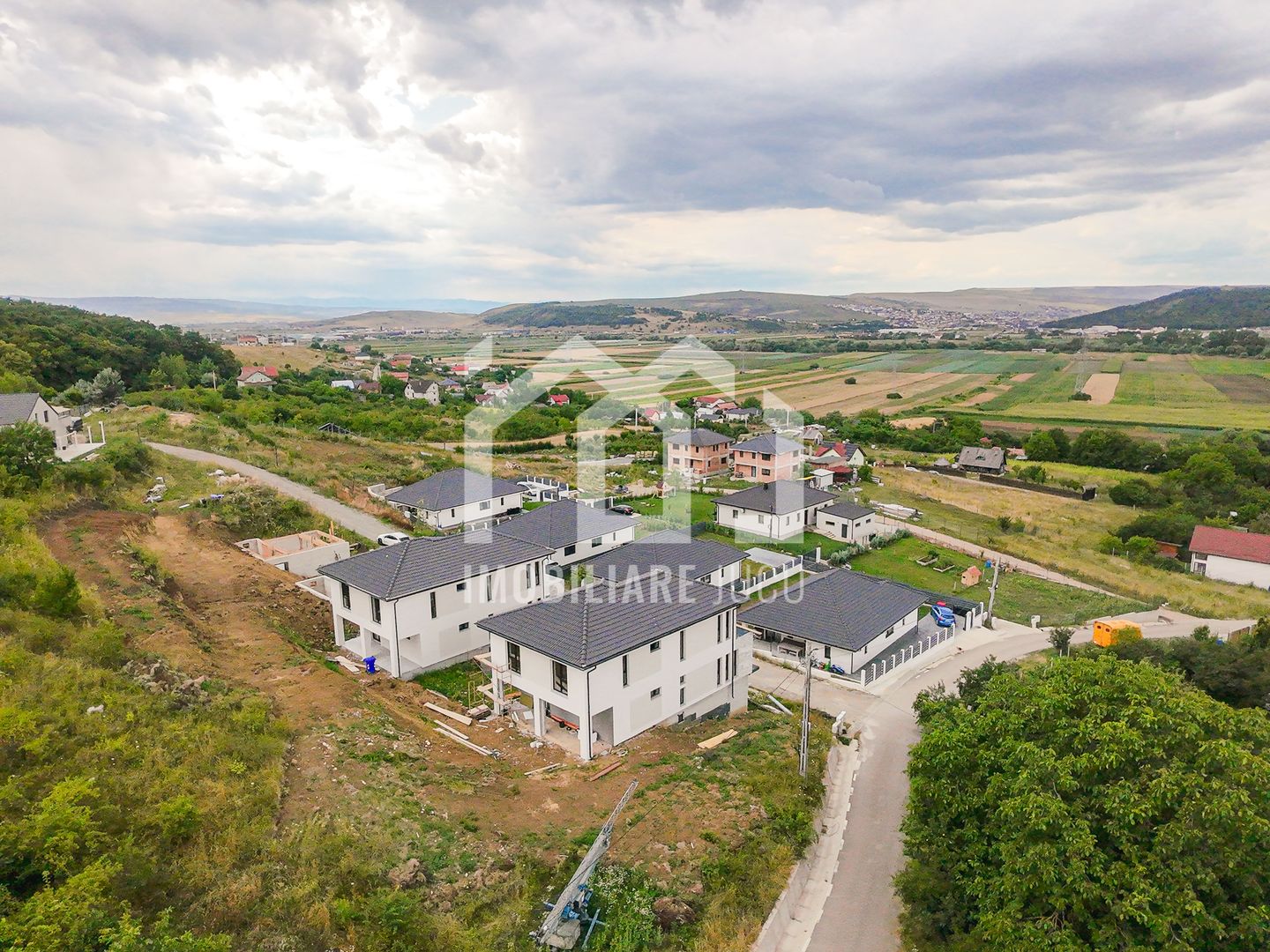 Casă panoramică în Jucu de Sus | Pădure la 200 m, vedere spre Cluj - Poză 1