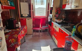 Dambovita | 3 Camere | Centrala Proprie | Bloc Izoolat. - Poză 4