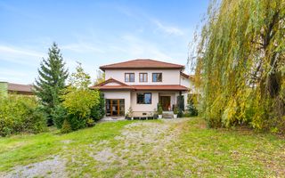 Resedinta impunatoare cu teren generos de 2.012 mp in Buna Ziua! - Poză 12