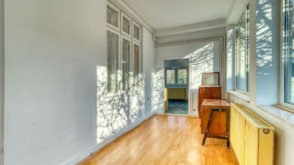 Centru- Casă boierească individuală- 5 camere si  451 mp teren - Poză 14