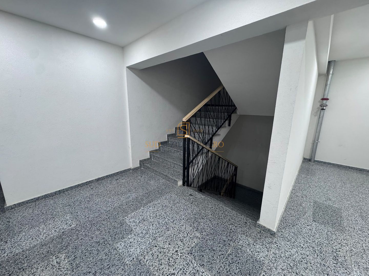 Apartament cu o camera, piscina exterioara, metrou Berceni - Poză 14
