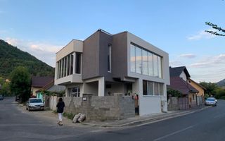 Casă modernă de închiriat – Strada Griviței  P+E1 - Poză 1