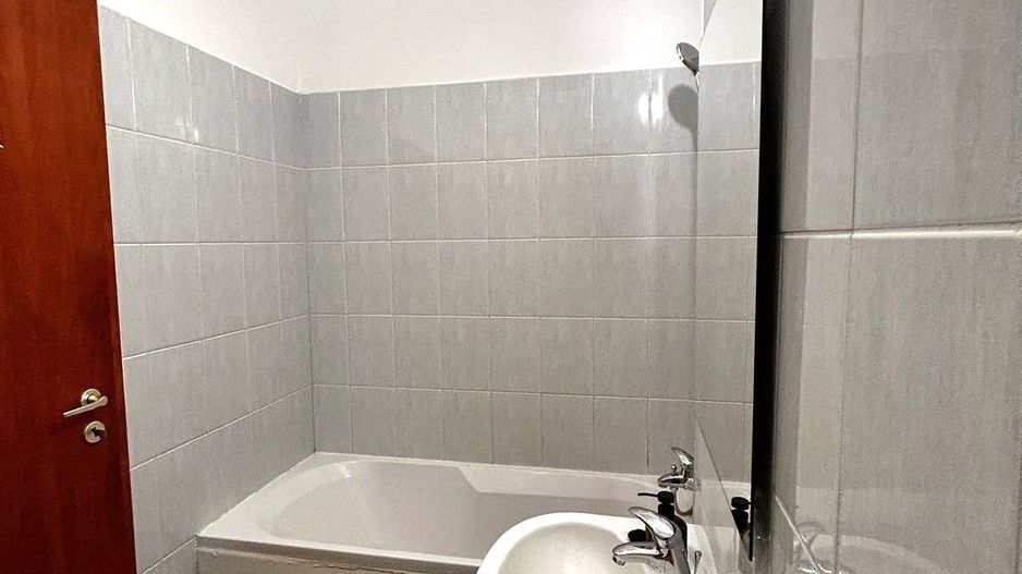 🏡 Închiriez Apartament cu 2 camere, parcare inclusă, Complex Răsărit de Soare - Poză 3