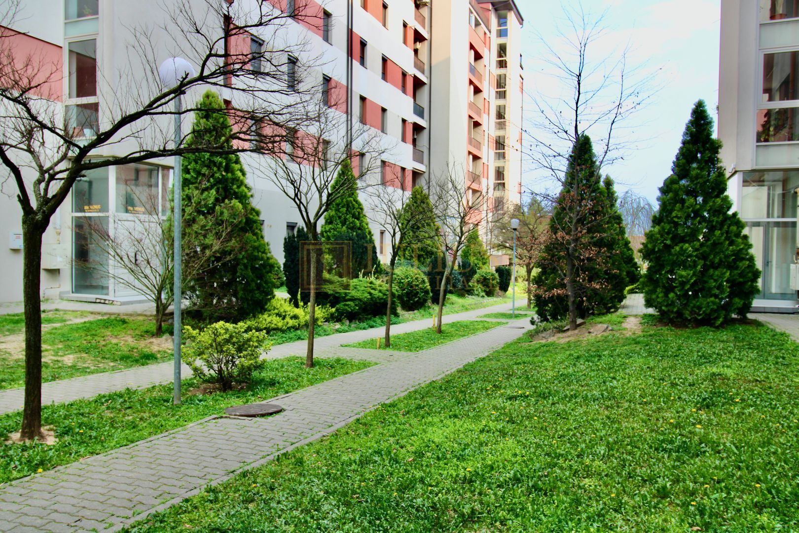 Bloc nou, 2 camere +loc de parcare suprateran - Poză 1