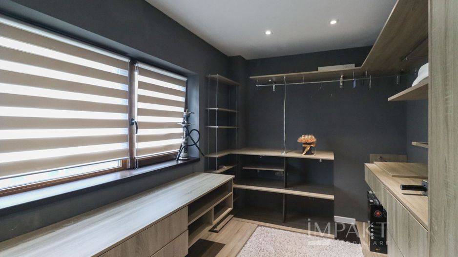 Apartament spatios cu balcon si terasa, complet mobilat, Europa! - Poză 15