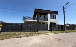 Casă, 380 m², Vadul lui Vodă, Centru - Poză 1