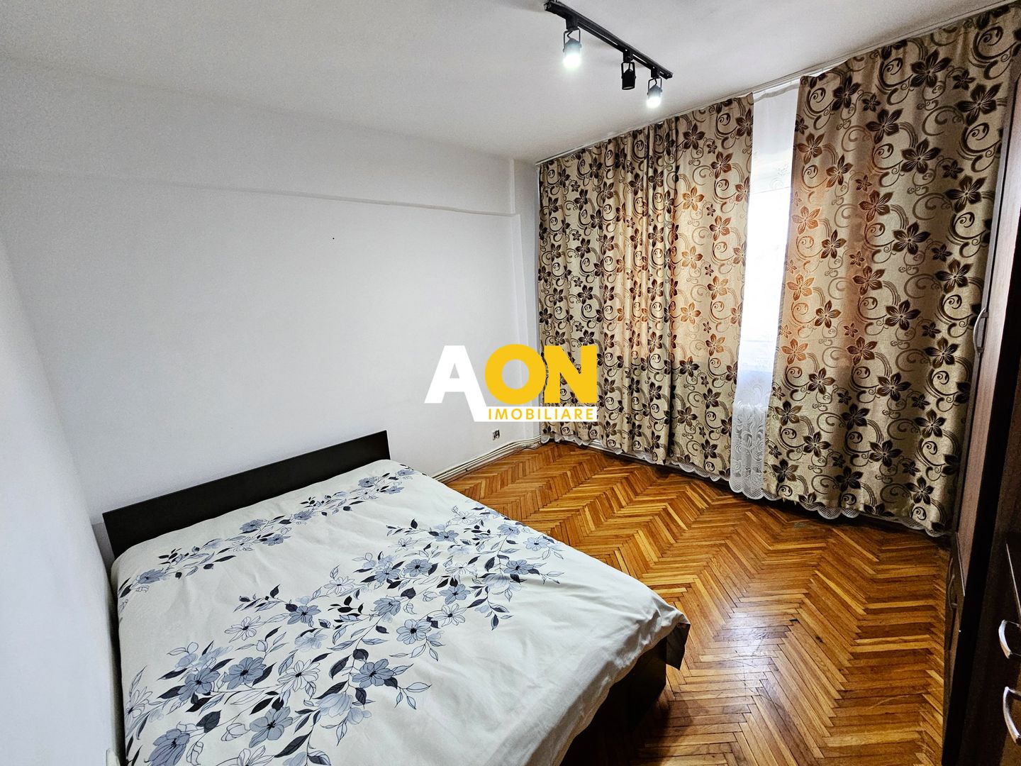 Apartament 2 camere, decomandat, et.3, Cetate, zona Liceului Sportiv - Poză 9