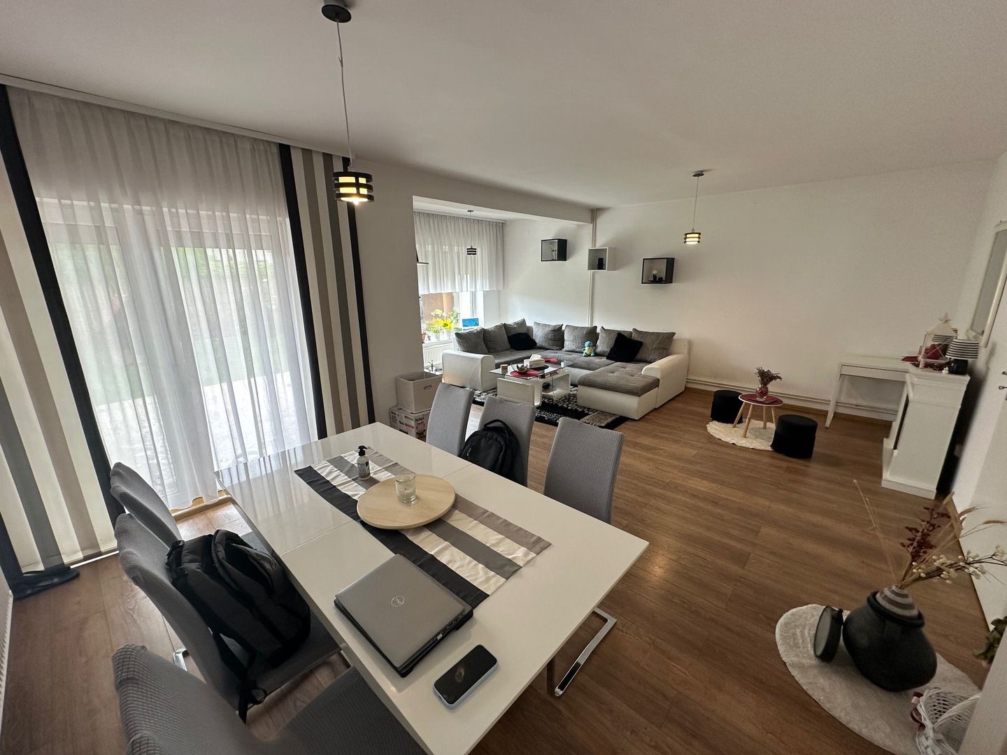 Casă / Vilă cu 5 camere zona Lunei - Poză 1