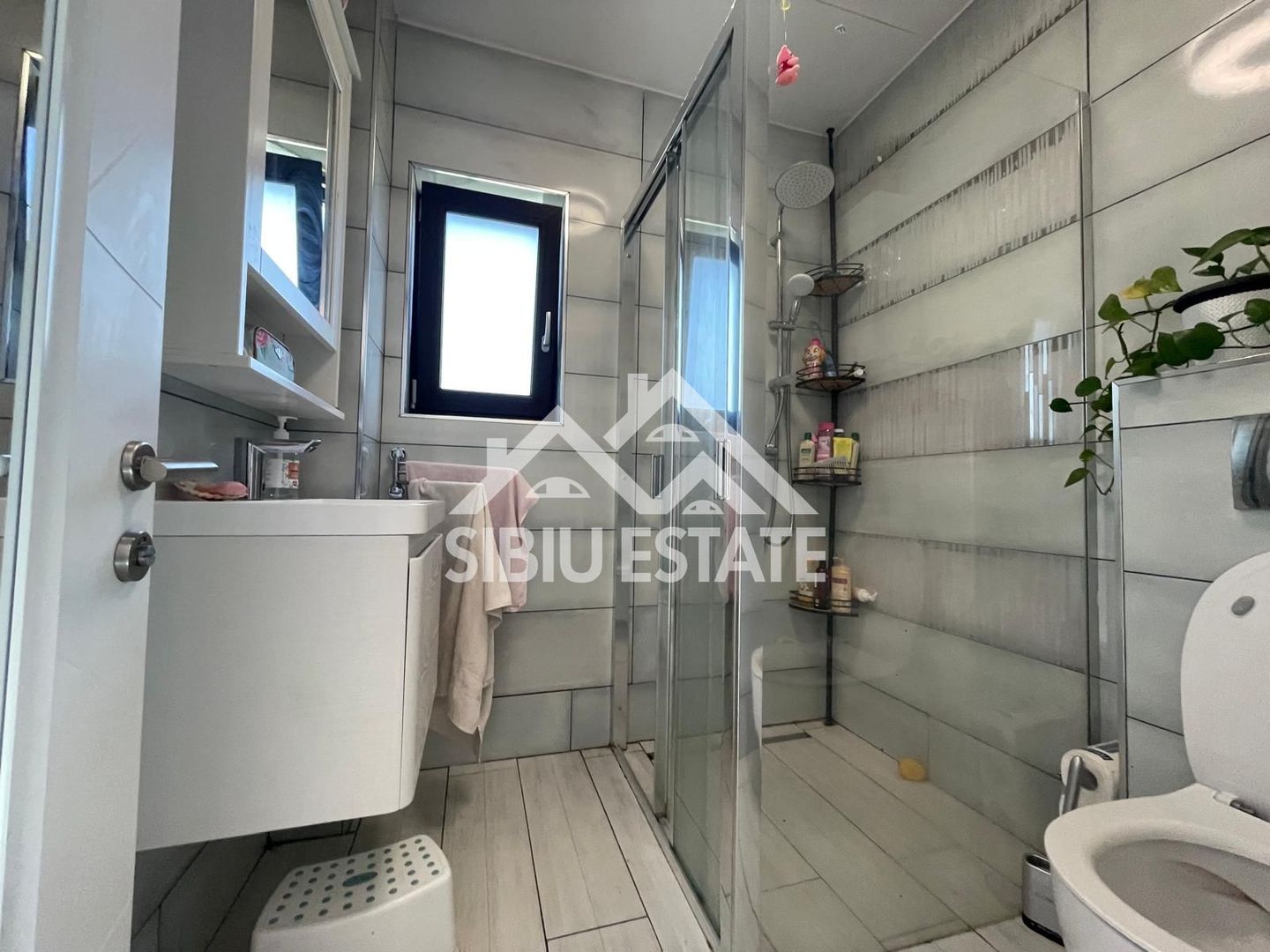 Duplex elegant cu 5 camere, 2 bai, curte in Cristian - Poză 24