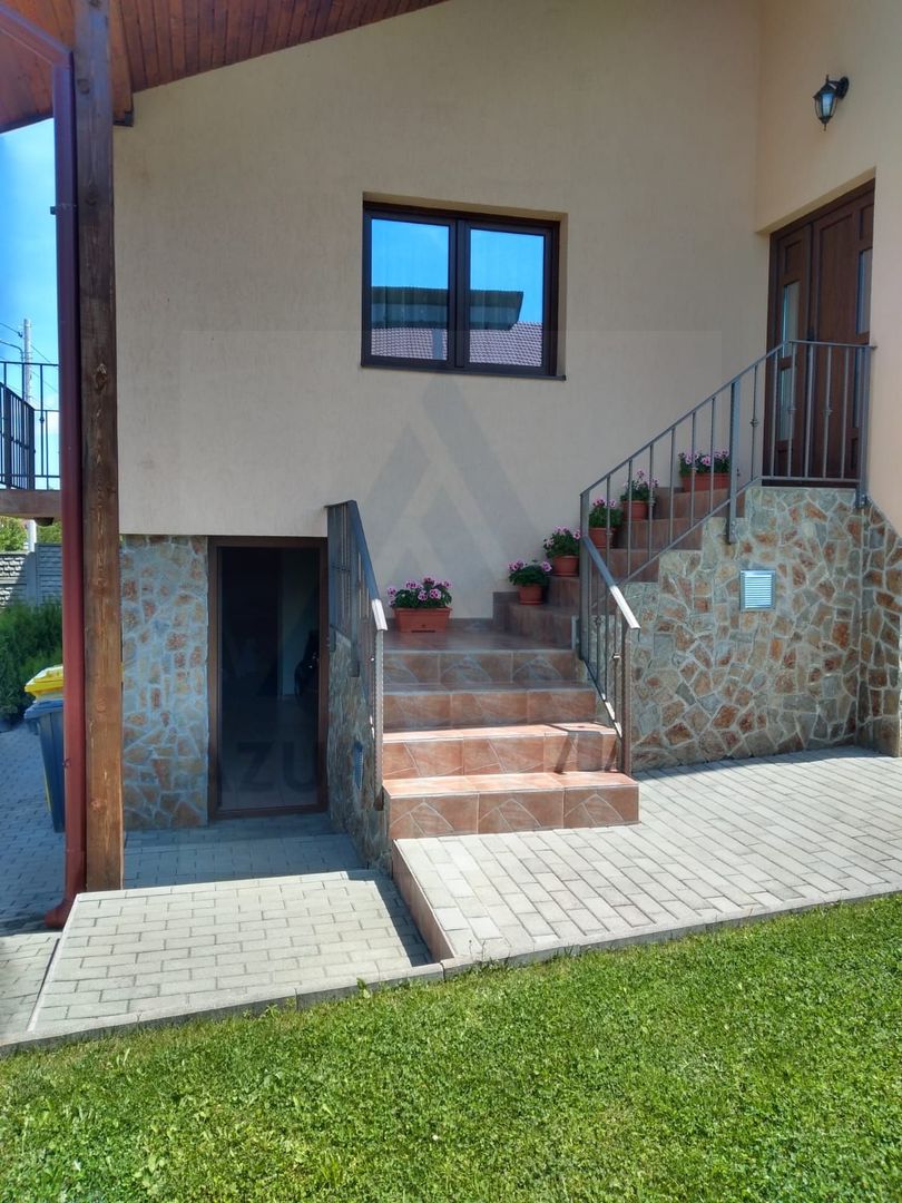 Casă individuală 5 camere cu garaj curte si gradină Șura Mare - Poză 11