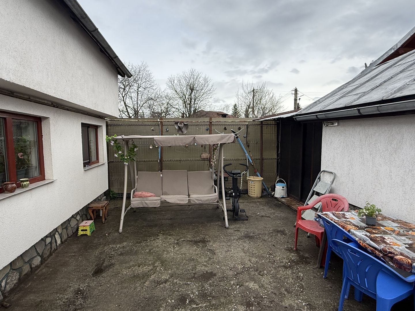 Casă corp C1 84mp + casă corp C2 51mp+garaj+ grădină și teren 889mp - Poză 30