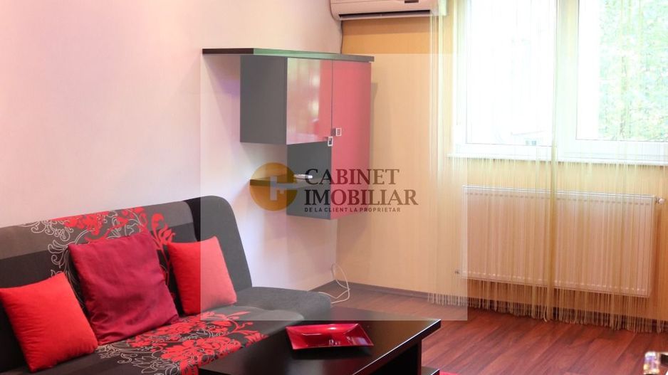 2 Camere - Hol Locuibil | Decomandat | 3/10 | Credit | M Lujer - 3 min - Poză 1