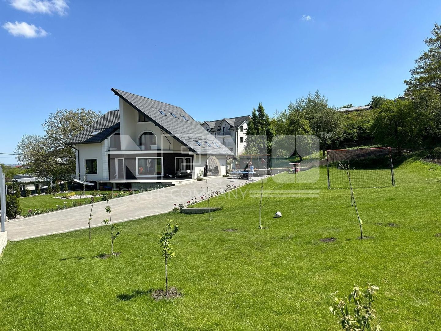 Casa 11 camere | Ipotesti, Suceava | 800 MP teren | 510.000€ - Poză 3