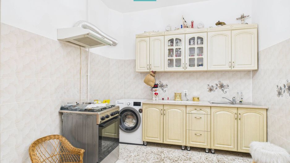 Două case, curte mare, lângă Castelul Huniazilor - Poză 2