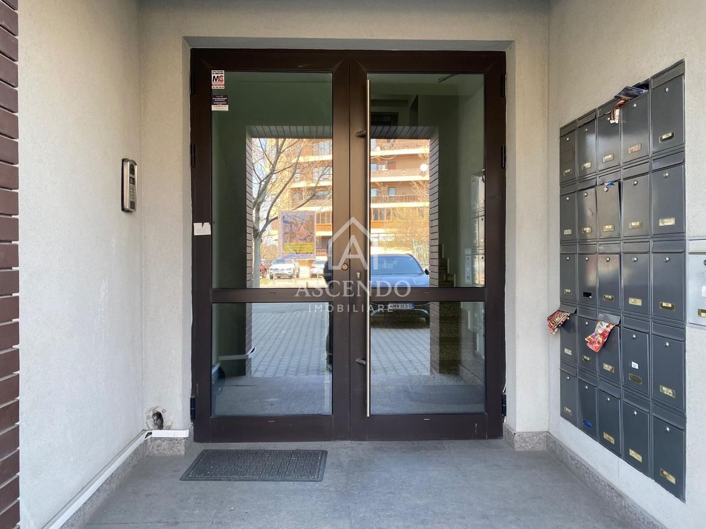 Apartament 3 camere, 2 bai premium mobilat lux , cu parcare inclusă - Poză 32