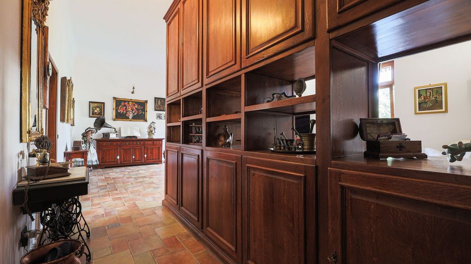 Apartament ultracentral cu 3 camere, 2 băi și curte privată - Poză 4